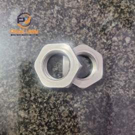 GIA CÔNG TIỆN ỐC VÍT TITAN